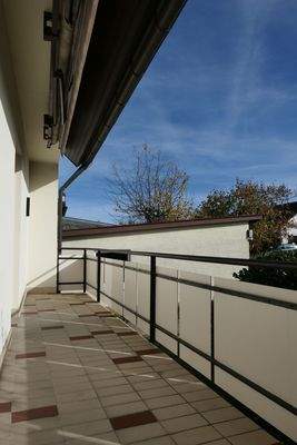 zum Balkon an der Südseite