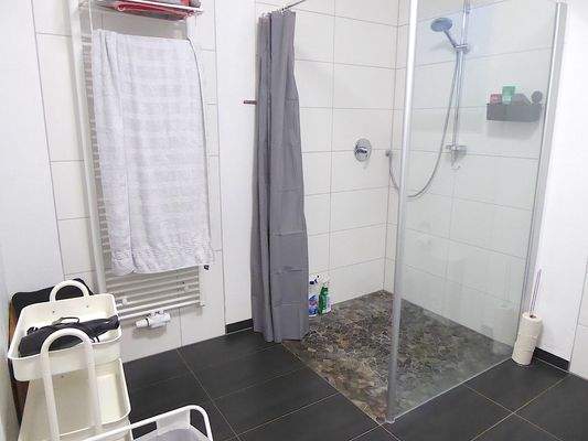 Bad mit ebener Dusche