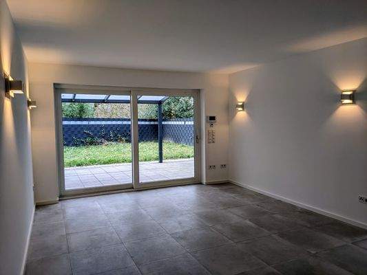 Wohnzimmer mit Wandbeleuchtung.jpg