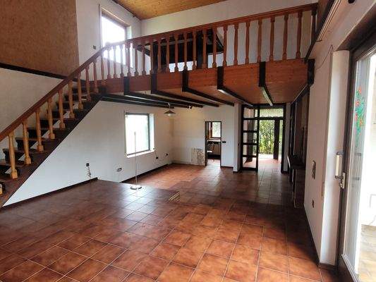 Wohnen /Essen mit Zugang zur Terrasse und Garten 