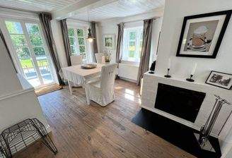 Wohnen / Essen mit Kamin und Terrassenzugang