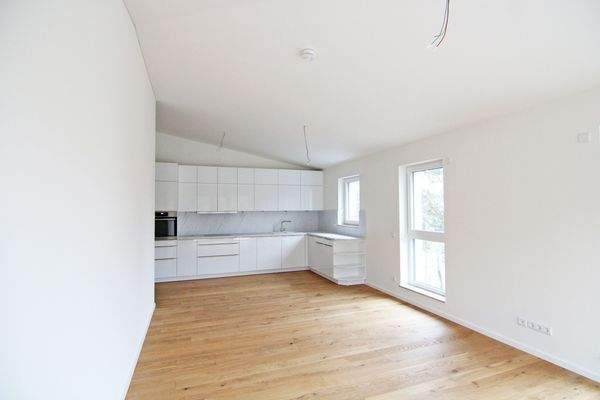 Geräumiges Wohnzimmer