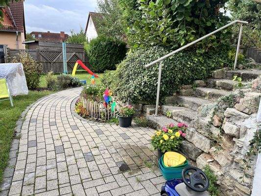 Zuwegung in den Garten