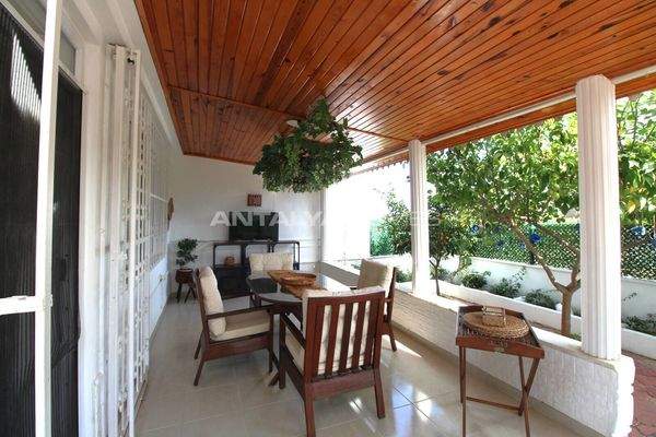 Furnished Villa with Garden near the Beach in Kadriye Antalya
