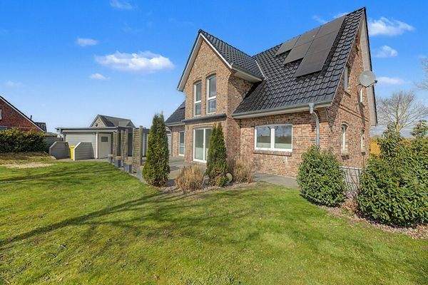 Rückansicht mit Kapitänsgiebel