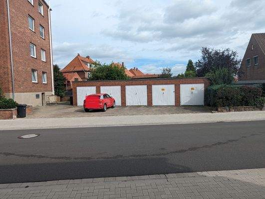 Garagenplätze neben dem Haus 
