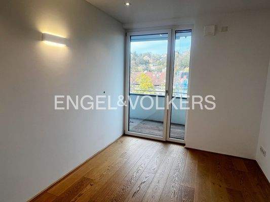 Zimmer mit Balkonzugang