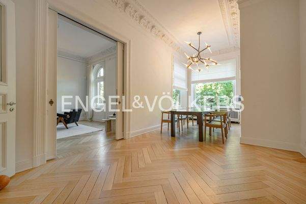 Wohn- und Esszimmer mit Alsterblick