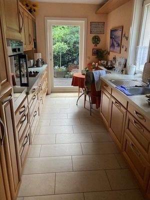 Küche mit Terrassenausgang