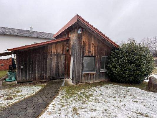 Gemütliches Holzhaus mit durchdachter Raumaufteilung und großem Gartenbereich