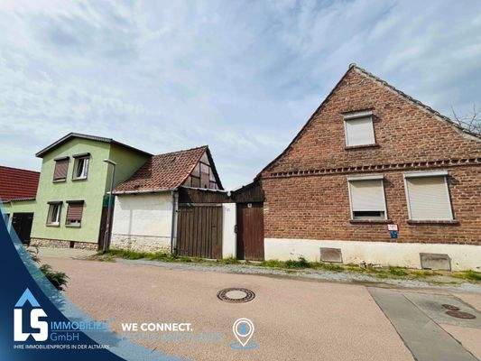 Straßenansicht gesamtes Objekt