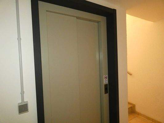 Fahrstuhl / Treppenhaus