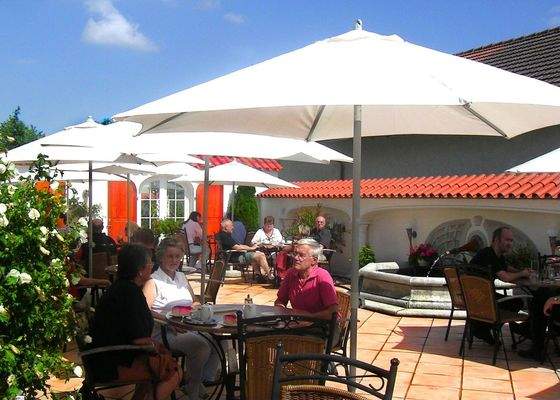 Terrasse mit Blick auf Brunnen