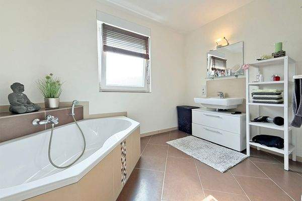 Badezimmer mit Wanne