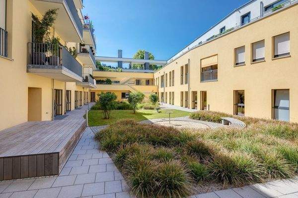 Hausansicht mit Innenhof