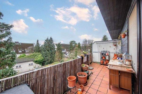 … mit Balkonzugang.