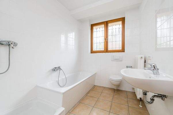 Dusch- und Wannenbad EG