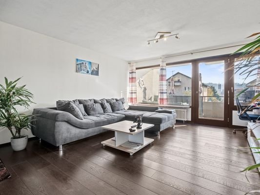 Wohnzimmer mit Parkett