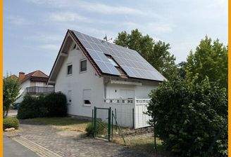 seitlicher Blick auf die Immobiliie