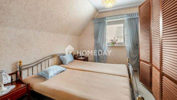 1. OG Schlafzimmer 1 1