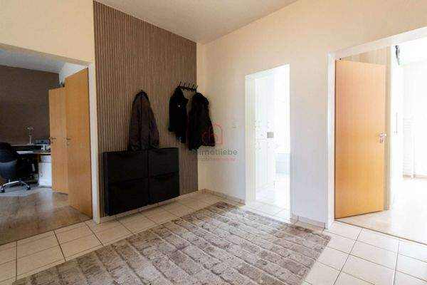 Empfang mit Platz für Garderobe