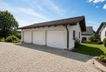 Garage Außenansicht KIoptimiert