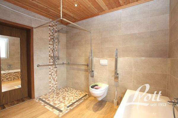 Modernisiertes Badezimmer Erdgeschoss