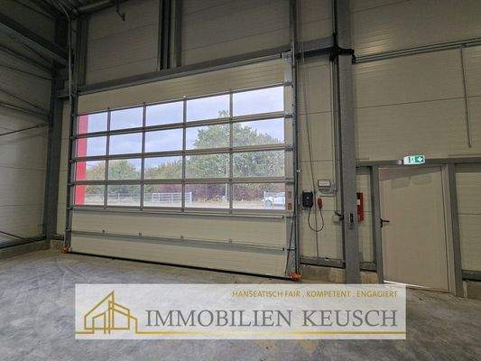 2 große elektr. Tore