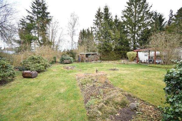 Gasrten hinter dem Haus