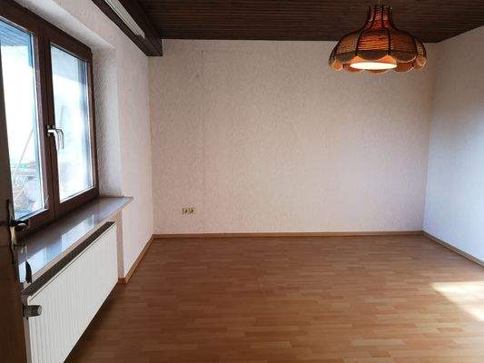 Zimmer im Hanggeschoß (Einliegerwohnung)