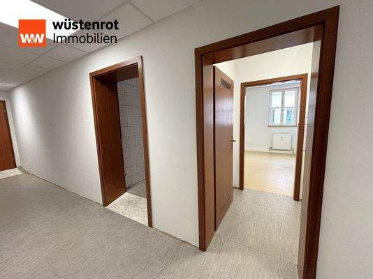 Blick vom Flur in die Büro- Gewerberäume