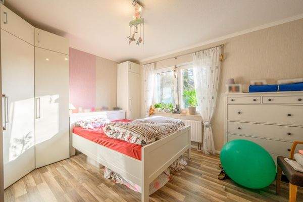 Schlafzimmer EG links