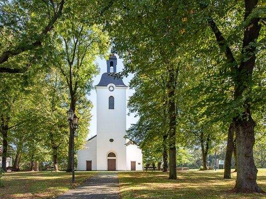 Dorfkirche im Zentrum 