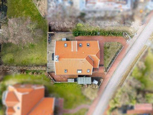 Luftbild direkt Grundstück mit Terrasse und gepflegtem Außenbereich
