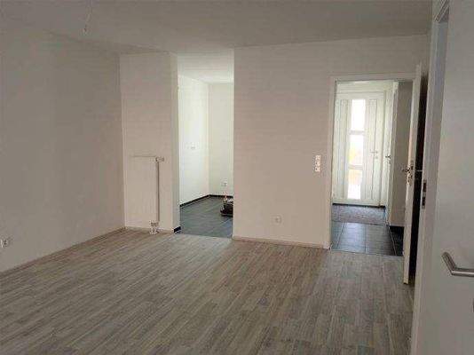 Blick vom Wohnzimmer Richtung Küche und Diele