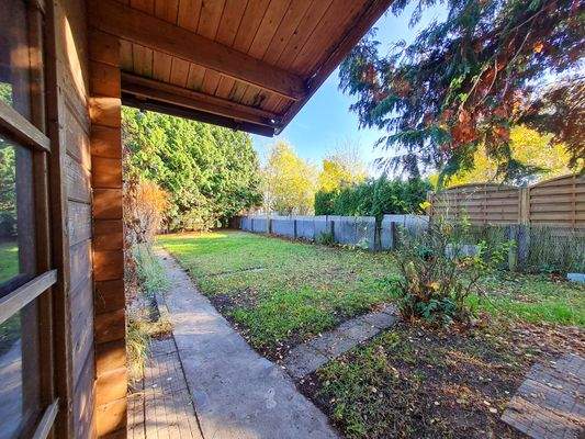 Blick auf das Grundstück.jpg