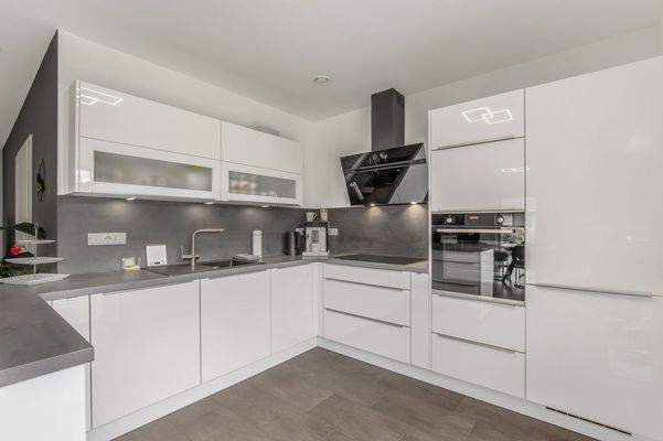 Moderne und hochwertige Einbauküche