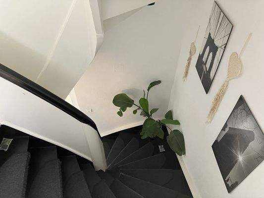 OG: Treppenhaus Richtung EG