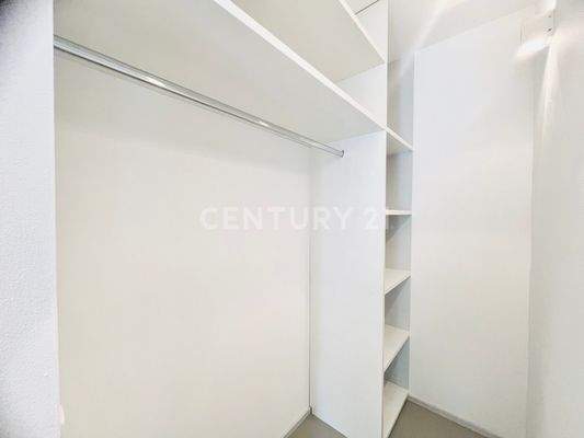 Jacke ausziehen, Einkäufe verstauen - Platz für Dies und Das