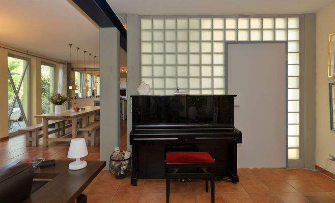 Entré und offener Essbereich