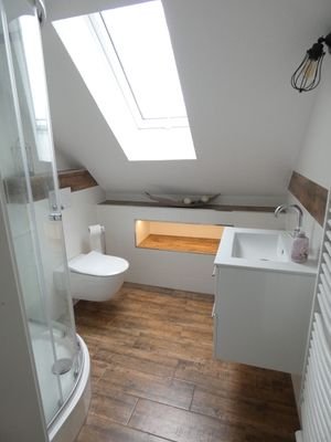 Bad mit Dusche DG 