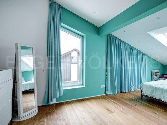 Zimmer 2 im DG Wohnung 2