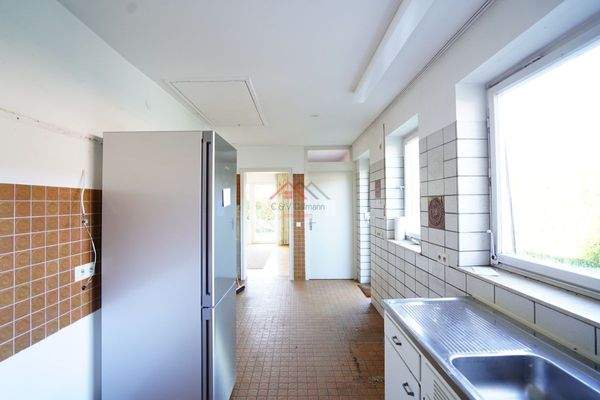 Küche mit Zugang zum 1Keller