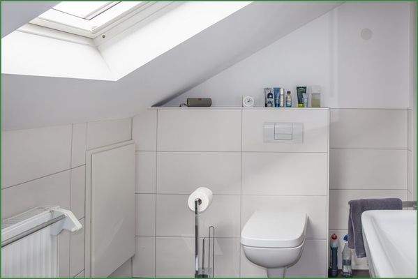Badezimmer rechte Seite im Dachgeschoss