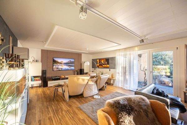 Wohn- und Esszimmer mit Zugang Terrasse