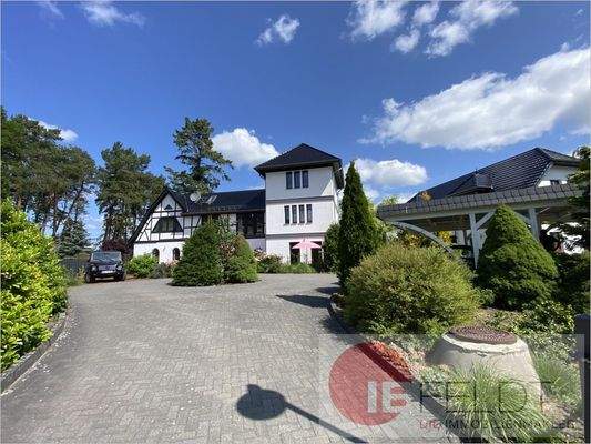 Grundstücksauffahrt