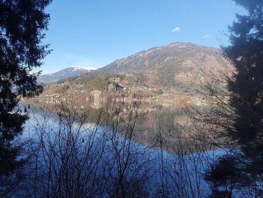 Blick vom Radweg auf Döbriach
