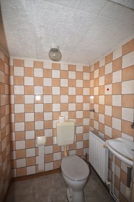 15 separartes WC.JPG