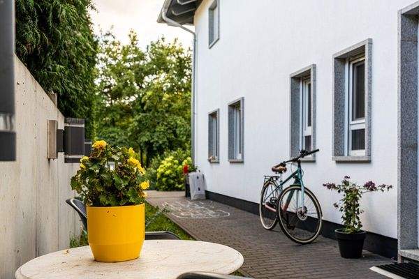 DHH re_vor der Haustür 1