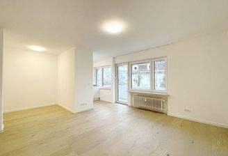 Sehr großer Wohnraum mit Schlafnische